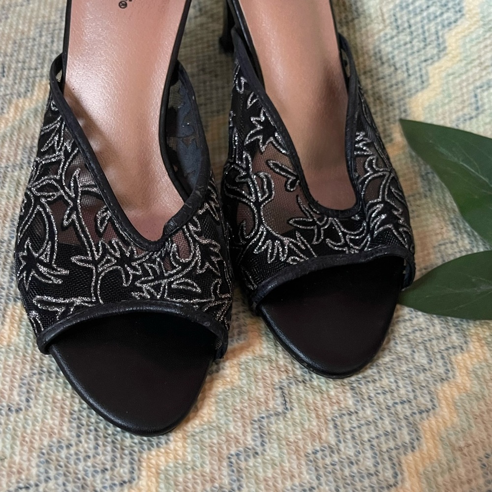 Low Heel - Picture 11 of 12